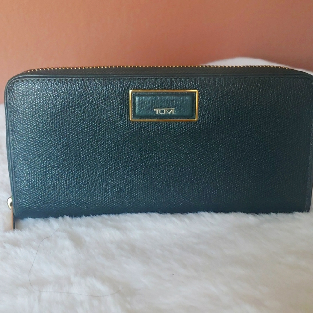 Tumi zip around continental wallet